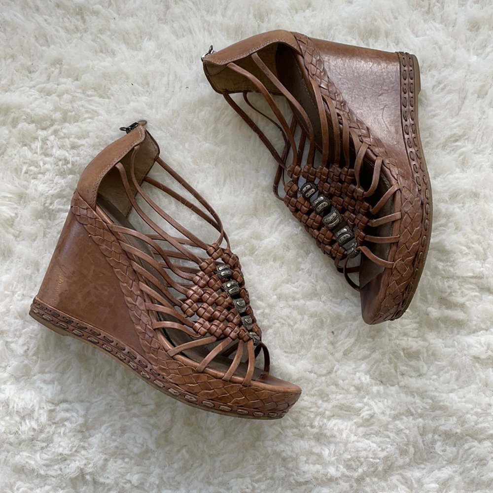 B Makowsky Wedge Sandle